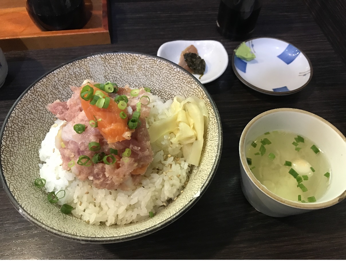 1度で2度美味しい 吉祥寺の海鮮丼は食べきっても安心の作り 食べ歩きおじさんの 主に 23区外飯巡り